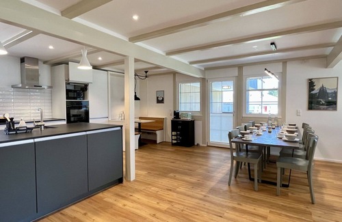 Loffingen House | Beautiful private villa for 8 people with WIFI, TV, patio and pets allowed