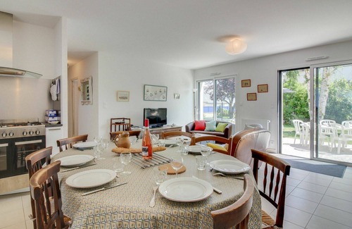 Saint-Lunaire House | Beautiful private villa for 8 guests with WIFI, TV, terrace, pets allowed and parking