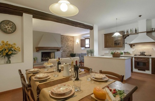 San Giovanni Valdarno Villa | Beautiful private villa with private pool, WIFI, TV, terrace, pets allowed, panoramic view, parking