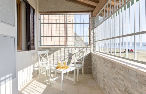Follonica House | Beautiful private villa for 6 guests with WIFI, A/C, balcony and pets allowed