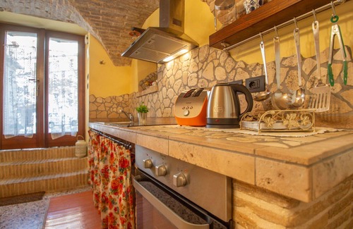 Notaresco House | Beautiful private villa for 4 people with balcony and pets allowed