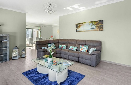 Estoi House | Beautiful private villa for 6 guests with WIFI, A/C, private pool, TV, terrace and parking