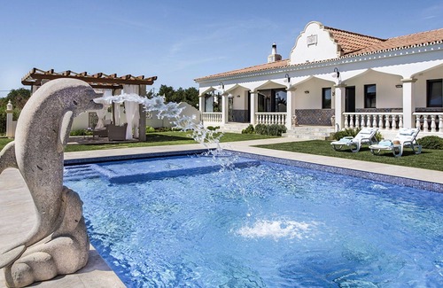 Cerro do Ouro Villa | Beautiful private villa with A/C, private pool, hot tub, WIFI, TV, patio, panoramic view and par.