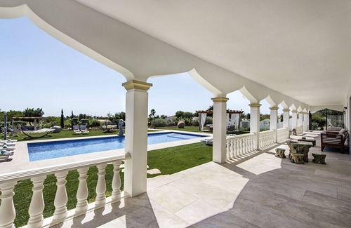 Cerro do Ouro Villa | Beautiful private villa with A/C, private pool, hot tub, WIFI, TV, patio, panoramic view and par.