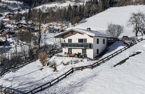 Taxenbach House | Beautiful private villa for 8 guests with WIFI, TV, terrace and pets allowed