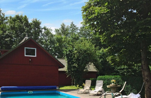 Steinau Villa | Beautiful private villa for 8 guests with WIFI, pool, TV, pets allowed and parking