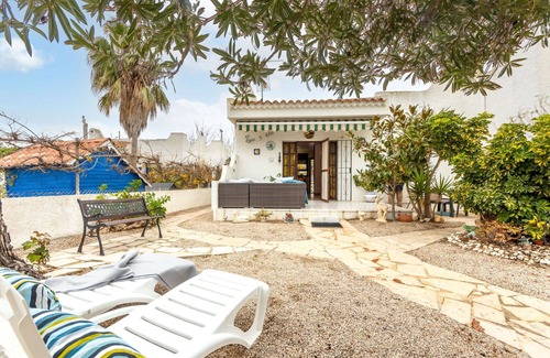 Riumar Villa | Beautiful private villa for 4 guests with WIFI, A/C, TV, patio, pets allowed and parking