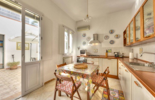 Floridia Villa | Beautiful private villa for 8 guests with private pool, A/C, WIFI, TV, patio and pets allowed