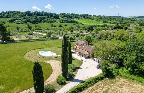 Manciano Villa | Beautiful private villa for 9 guests with private pool, A/C, WIFI, patio and pets allowed