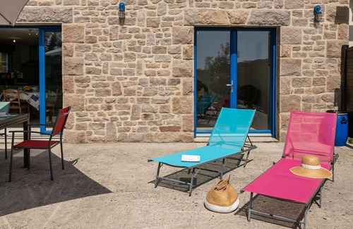 Pleumeur-Bodou House | Beautiful private villa for 4 guests with WIFI, TV, terrace, pets allowed and parking