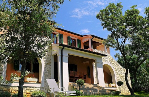 Diminici Villa | Beautiful private villa for 10 guests with pool, WIFI, A/C, TV, terrace and parking