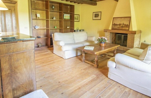 Sorano Villa | Beautiful private villa with WIFI, private pool, TV, patio, pets allowed, panoramic view and par...