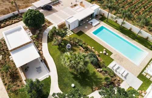 Marausa Villa | Beautiful private villa for 10 people with WIFI, A/C, private pool, TV, terrace and parking