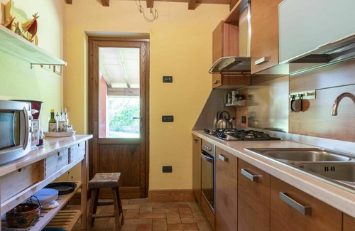 Vetralla Villa | Beautiful private villa for 8 people with A/C, WIFI, private pool, TV and patio