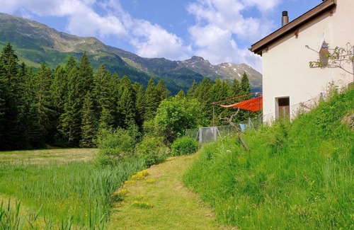 Blenio House | Beautiful private villa for 5 people with WIFI, TV, patio, pets allowed and panoramic view