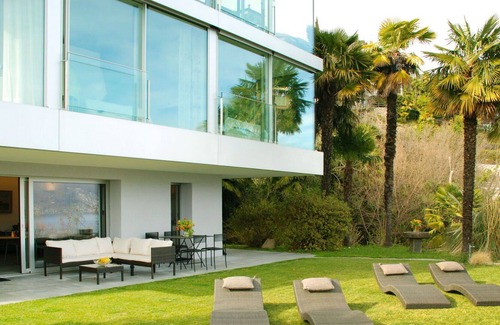 Brissago Villa | Beautiful private villa for 4 people with WIFI, TV, patio, pets allowed, panoramic view and park...