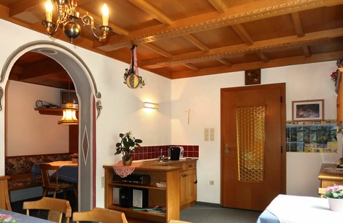 Pfunds House | Beautiful private villa for 15 guests with WIFI, TV and patio