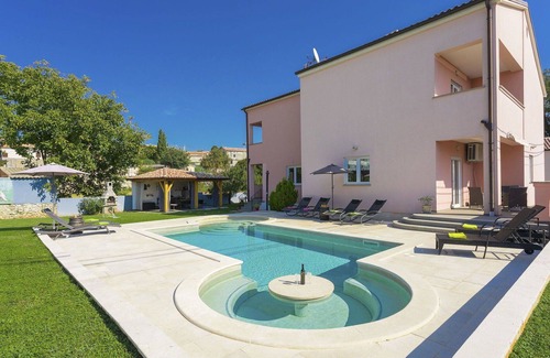 Orihi House | Beautiful private villa for 12 guests with private pool, A/C, WIFI, TV, terrace and pets allowed