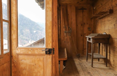 Les Posses-sur-Bex House | Beautiful private villa for 11 guests with WIFI, terrace, pets allowed and parking