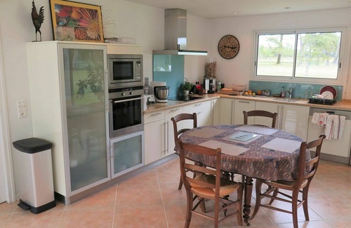 Losse Villa | Beautiful private villa for 6 guests with WIFI, A/C, private pool, TV, terrace and parking