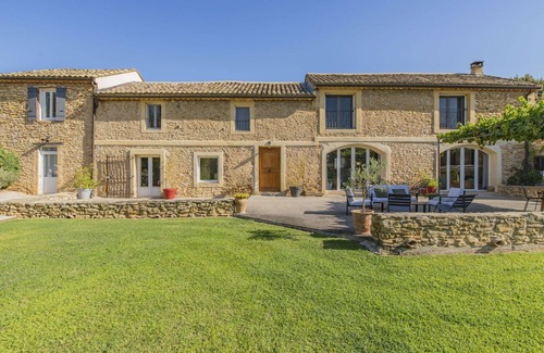 Uchaux House | Beautiful private villa for 8 guests with A/C, private pool, WIFI, TV, terrace and parking