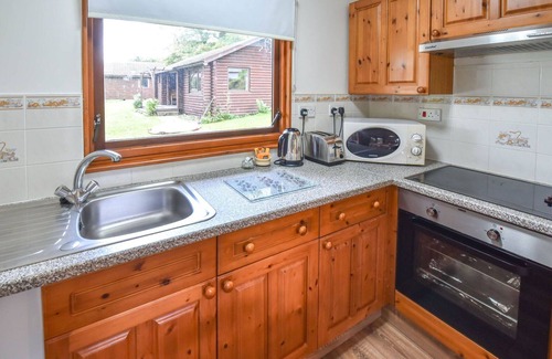 Fivelanes House | Beautiful private villa for 4 guests with WIFI, hot tub, TV, patio and pets allowed