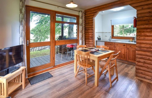 Fivelanes House | Beautiful private villa for 4 guests with WIFI, hot tub, TV, patio and pets allowed