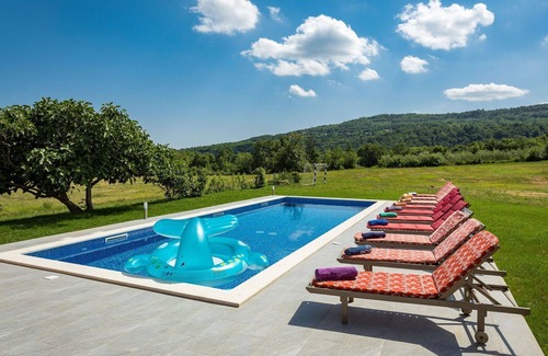 Pican House | Beautiful private villa for 13 people with WIFI, private pool, TV and terrace