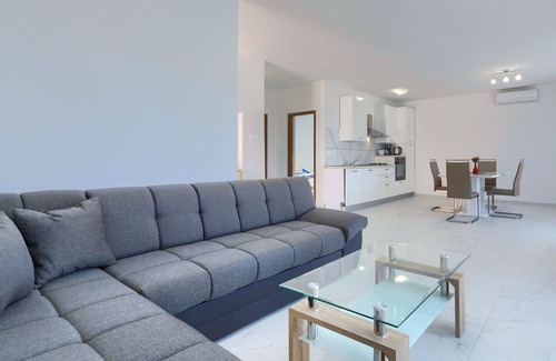 Rezanci House | Beautiful private villa for 8 guests with A/C, private pool, WIFI, TV and terrace