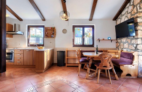 Nova Vas House | Beautiful private villa for 5 people with WIFI, A/C, private pool, TV and terrace