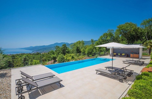 Kastav Villa | Beautiful private villa for 8 guests with WIFI, A/C, hot tub, private pool, TV and terrace