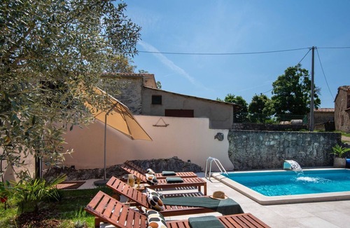 Lupoglav House | Beautiful private villa for 6 guests with WIFI, A/C, private pool, TV, terrace and parking