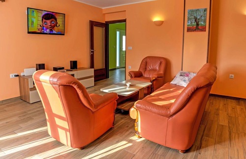 Viskovo House | Beautiful private villa for 6 people with WIFI, A/C, private pool, TV, terrace and parking