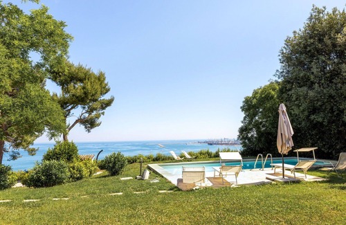 Palombina Nuova Villa | Beautiful private villa with A/C, WIFI, private pool, TV, terrace, pets allowed and panoramic view