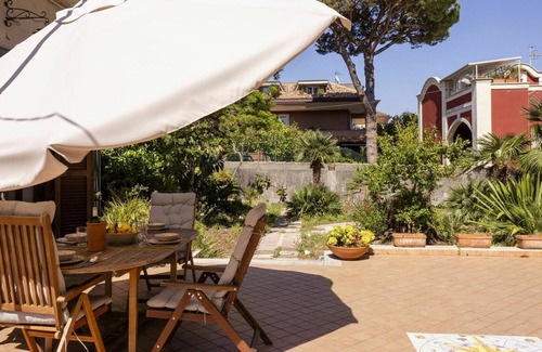 Formia Villa | Beautiful private villa for 8 guests with WIFI, A/C, TV, terrace, pets allowed and parking