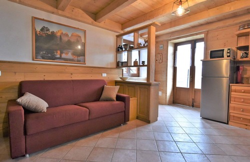 Mello House | Beautiful private villa for 6 people with WIFI, TV, patio and pets allowed