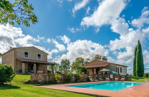 Manciano Villa | Beautiful private villa with private pool, WIFI, TV, terrace, pets allowed, panoramic view, parking