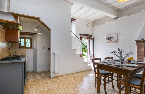Sorano House | Beautiful private villa for 22 guests with WIFI, private pool, patio, pets allowed and parking