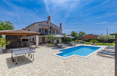 Kastelir-Labinci House | Beautiful private villa with WIFI, hot tub, A/C, private pool, TV, terrace and pets allowed