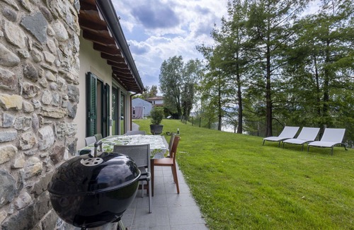 Cremignane Villa | Beautiful private villa with A/C, WIFI, private pool, TV, patio, pets allowed and parking