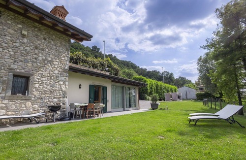 Cremignane Villa | Beautiful private villa with A/C, WIFI, private pool, TV, patio, pets allowed and parking