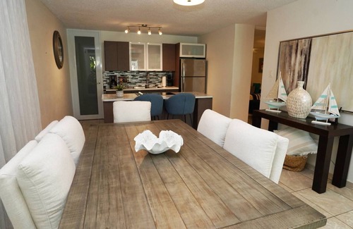 Sardinera Apartment | Beautiful Quiet and Luxurious Apartment Overviewing the Renaissance Marina!
