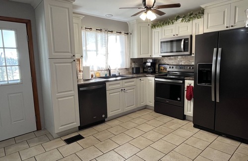 Oneida Cottage | Beautiful quiet retreat near Oneida, Big South Fork, and ATV trails!