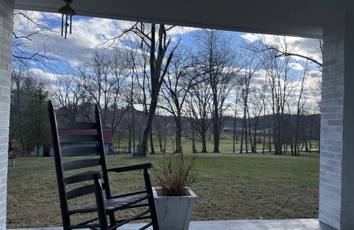 Oneida Cottage | Beautiful quiet retreat near Oneida, Big South Fork, and ATV trails!