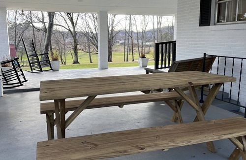 Oneida Cottage | Beautiful quiet retreat near Oneida, Big South Fork, and ATV trails!