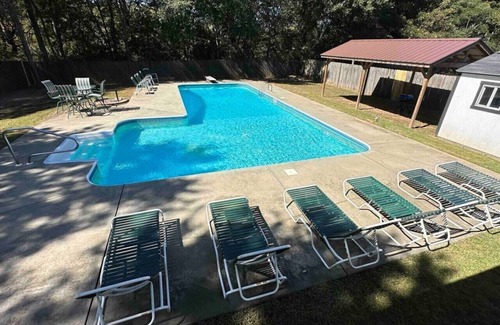 Aragon House | Beautiful Ranch Style House With Pool
