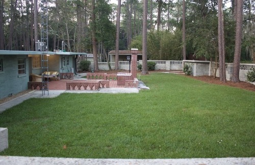 Moultrie House | Beautiful re-modeled mid-century home on a quiet street close to downtown.