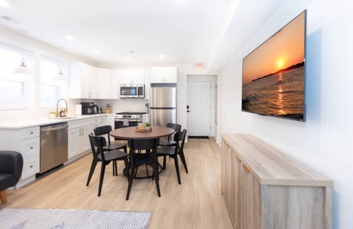Cape May - Wildwood Apartment | Beautiful remodeled 3 bdr condo 200 ft from beach