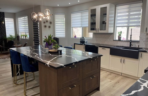Bard House | Beautiful remodeled 4-bedroom plus an office house in SOHI, close to the strip!