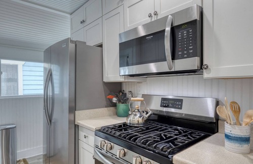 Avalon House | Beautiful Remodeled Home w/AC & close to the beach